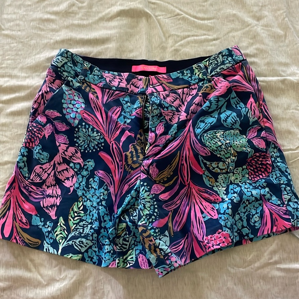 Lilly Pulitzer shorts 5 inch-size 2-colorful pattern- designer shorts-summer